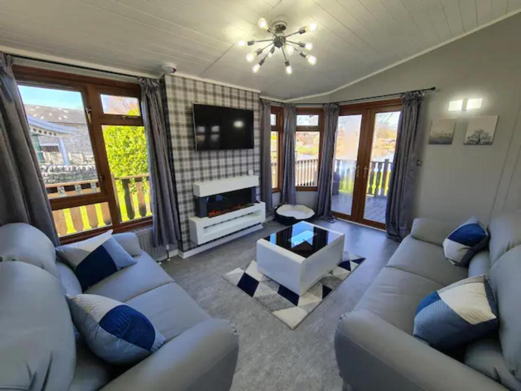 4 Bed Luxury Lodge With Hot Tub Near Lake District Warton Exterior foto