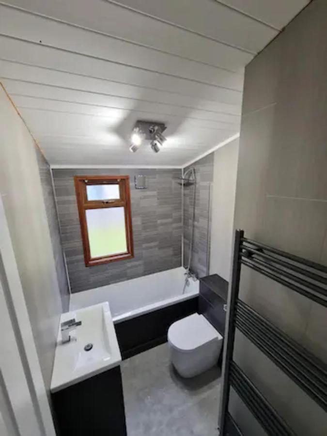 4 Bed Luxury Lodge With Hot Tub Near Lake District Warton Exterior foto