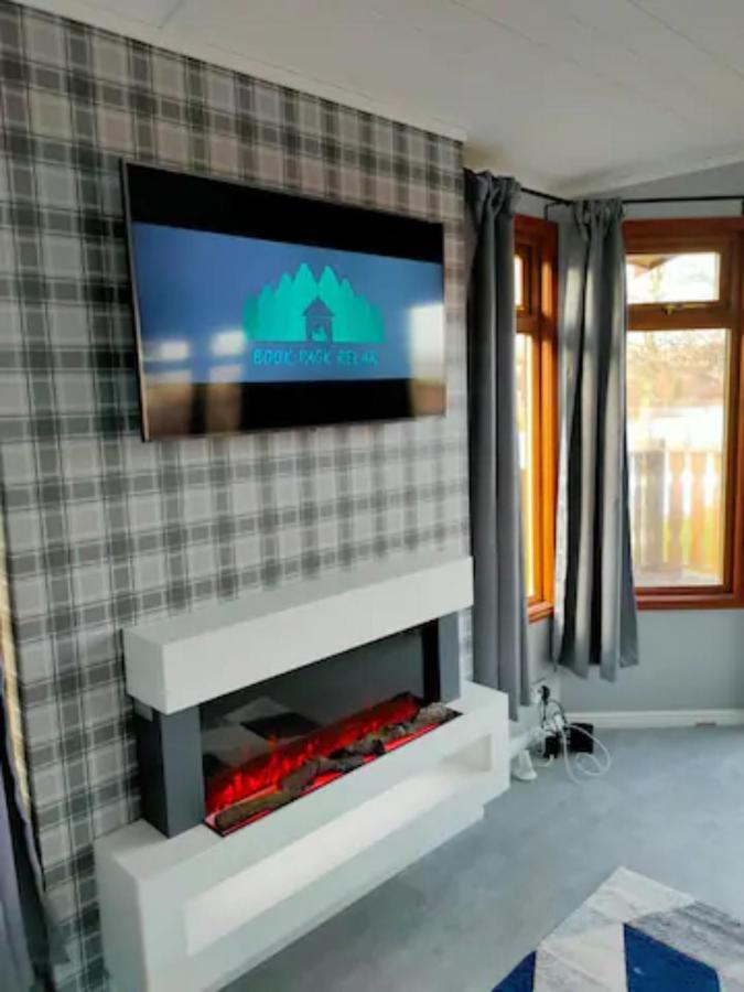 4 Bed Luxury Lodge With Hot Tub Near Lake District Warton Exterior foto