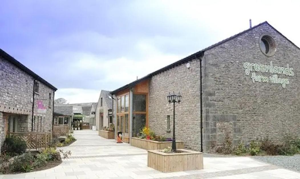 4 Bed Luxury Lodge With Hot Tub Near Lake District Warton Exterior foto
