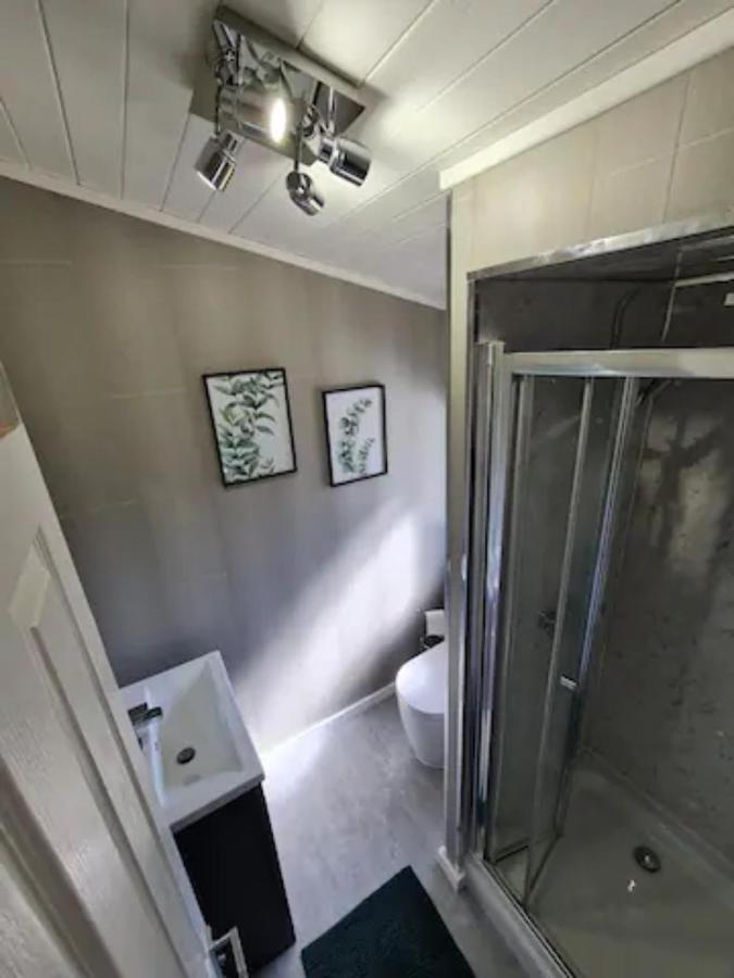 4 Bed Luxury Lodge With Hot Tub Near Lake District Warton Exterior foto