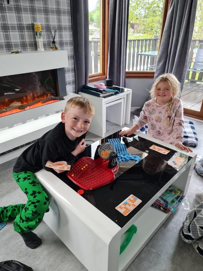 4 Bed Luxury Lodge With Hot Tub Near Lake District Warton Exterior foto