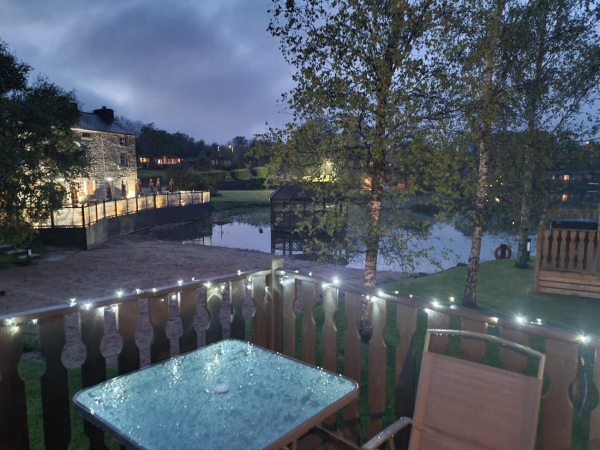 4 Bed Luxury Lodge With Hot Tub Near Lake District Warton Exterior foto