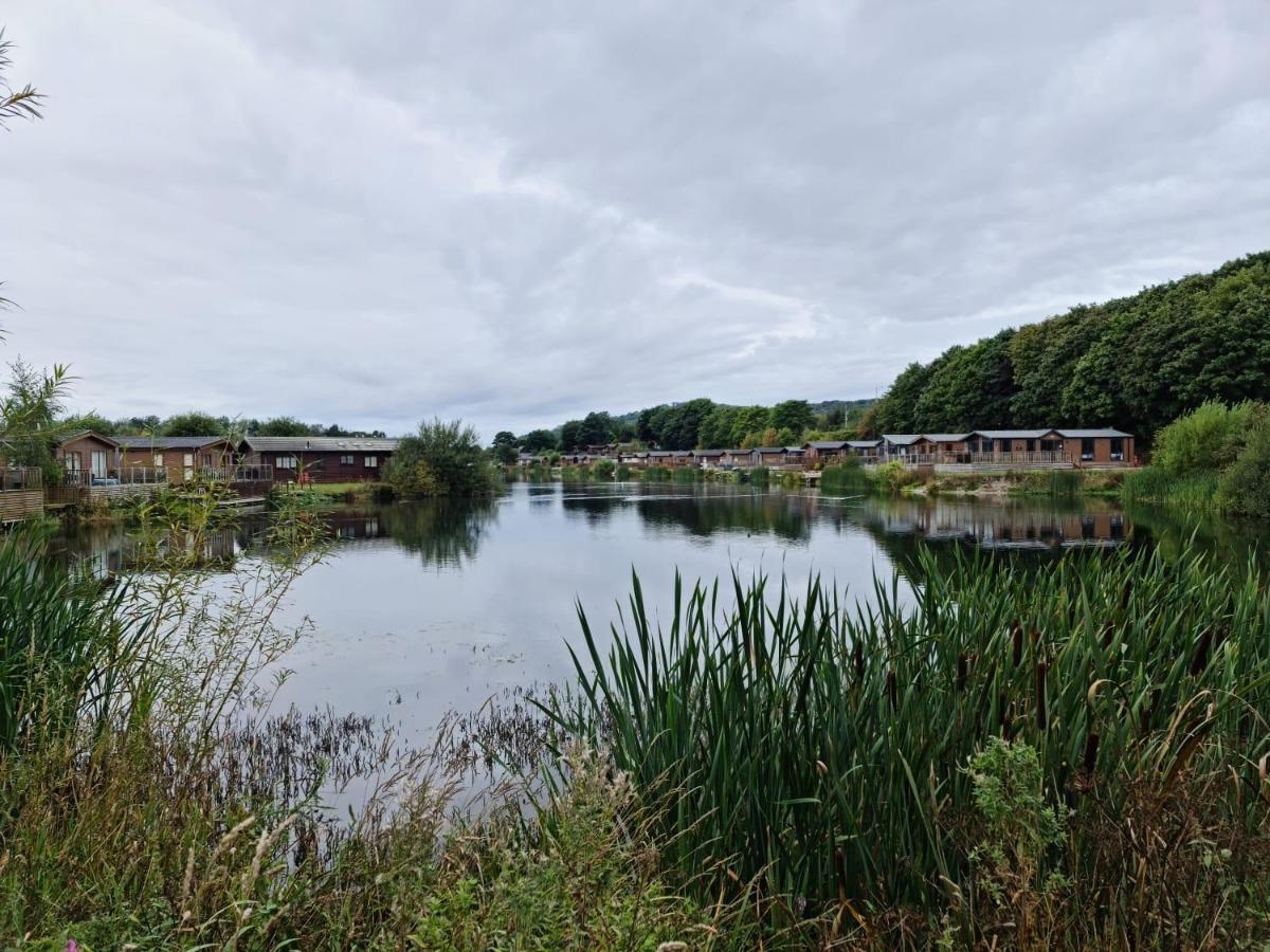 4 Bed Luxury Lodge With Hot Tub Near Lake District Warton Exterior foto